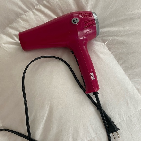 Pink hair dryer - Picture 1 of 4